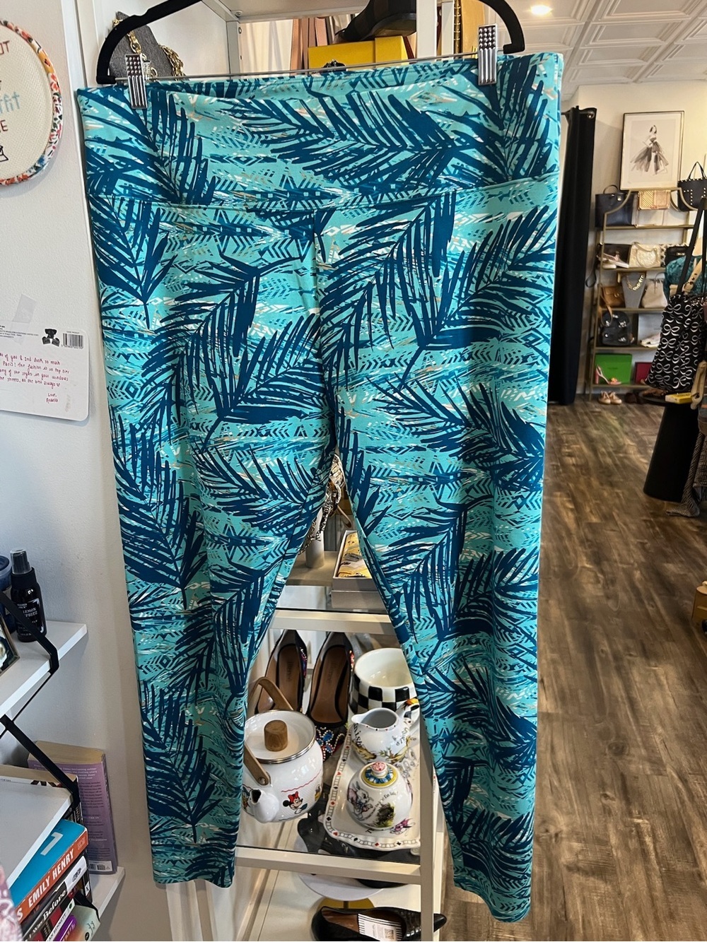 Soft surroundings Turquoise & Navy Tropical Print Leggings